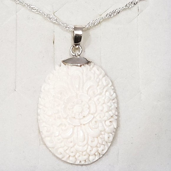 Bali inspired carved floral pendant & chain in 925 Sterling Silver 22" long - Picture 1 of 5
